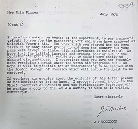 The conclusion of a typed letter to Mrs Erin Pizzey dated 2 August 1976.